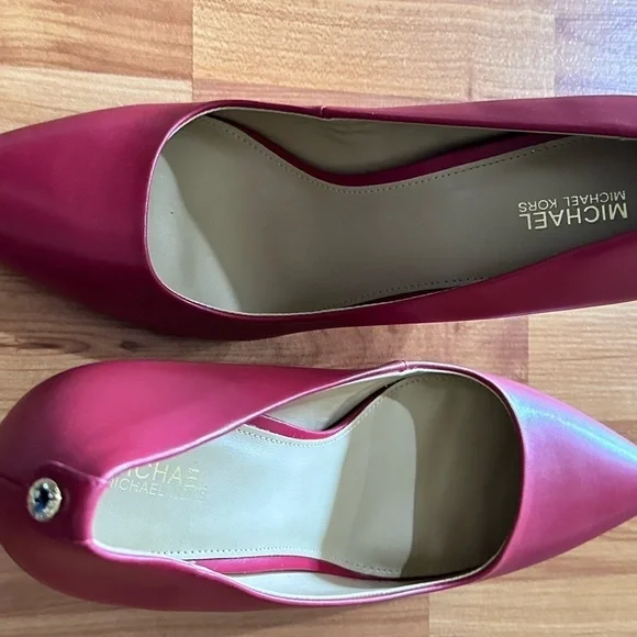 Michael Kors Sexy Heels Great for Valentine’s Day - Picture 2 of 11